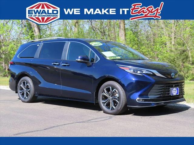 2025 Toyota Sienna Platinum for sale in Oconomowoc, WI