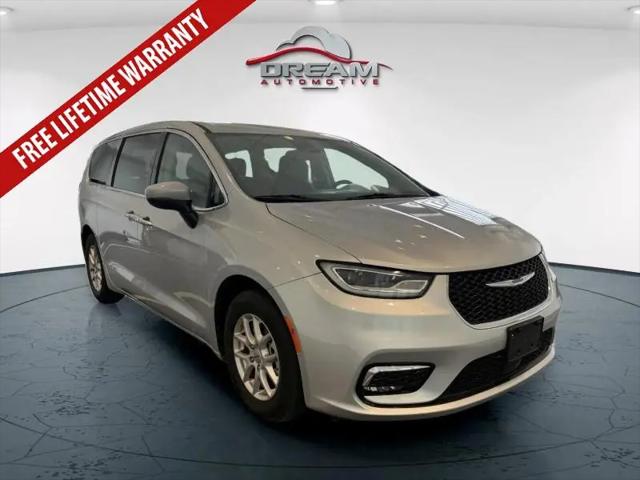 2023 Chrysler Pacifica Touring L for sale in Kansas City, KS