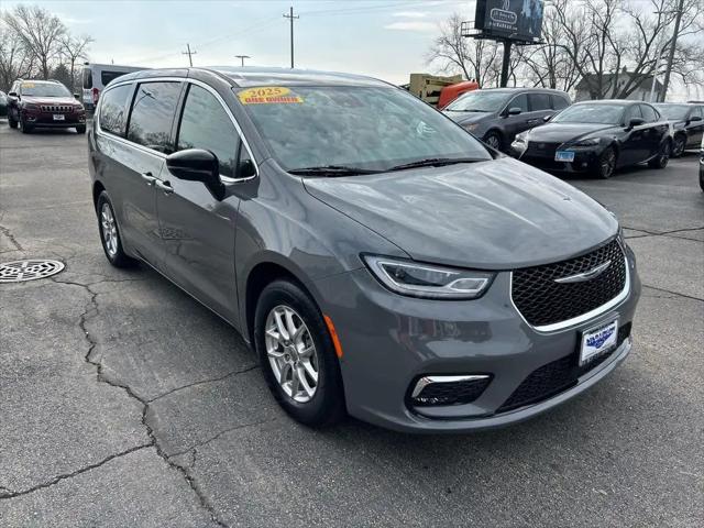 2025 Chrysler Pacifica Select for sale in Cedarville, IL