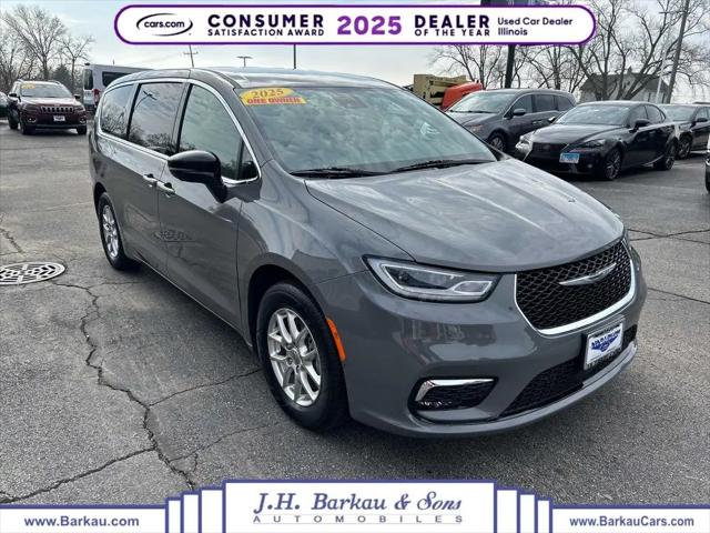 2025 Chrysler Pacifica Select for sale in Cedarville, IL