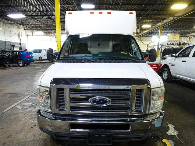 2011 Ford E-350 Cutaway E-350