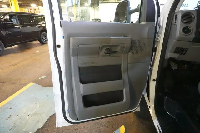 2011 Ford E-350 Cutaway E-350