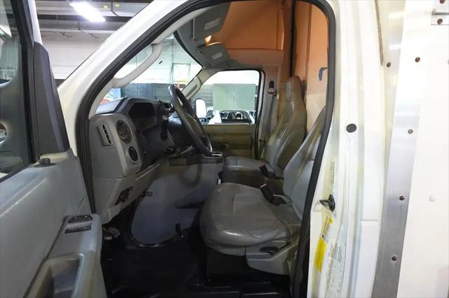 2011 Ford E-350 Cutaway E-350