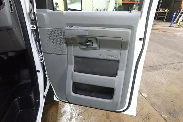2011 Ford E-350 Cutaway E-350