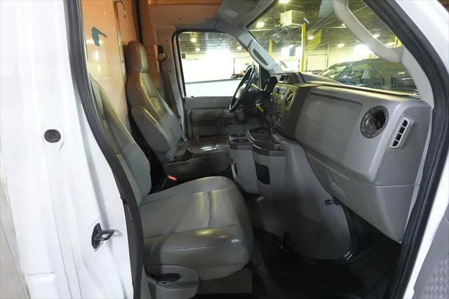 2011 Ford E-350 Cutaway E-350