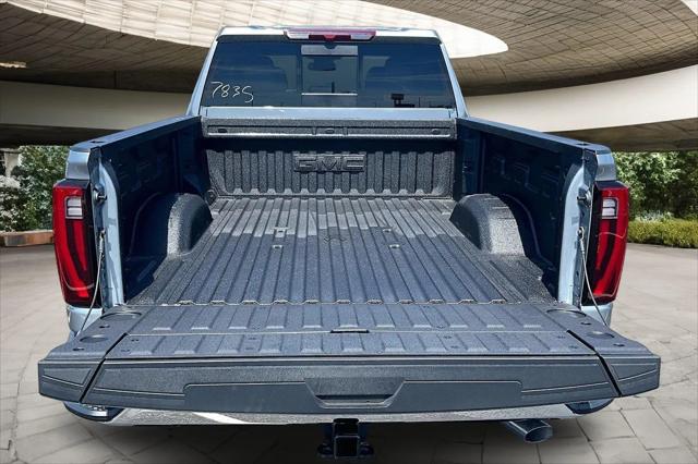 2026 GMC Sierra 2500HD Crew Cab, Standard Bed, SLT, 4WD