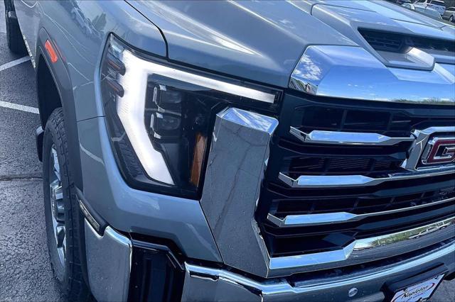 2026 GMC Sierra 2500HD Crew Cab, Standard Bed, SLT, 4WD