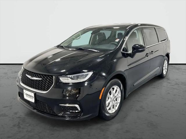 2024 Chrysler Pacifica Touring L for sale in East Moline, IL