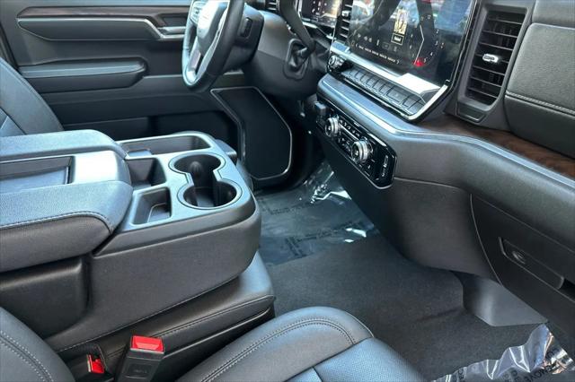 2025 GMC Sierra 1500 4WD Crew Cab Short Box SLT