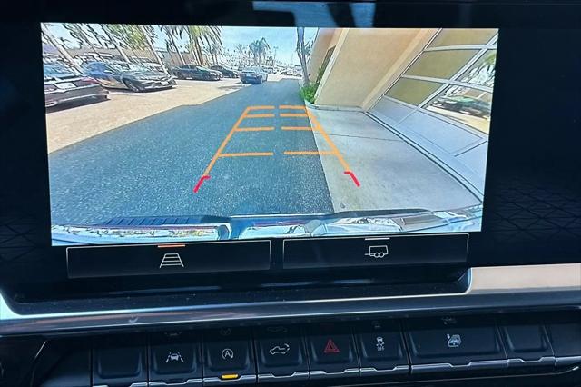 2025 GMC Sierra 1500 4WD Crew Cab Short Box SLT