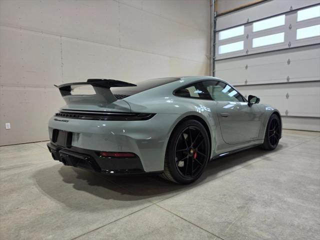 2025 Porsche 911 Carrera 4 GTS