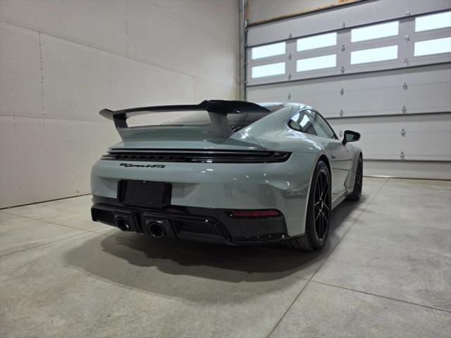 2025 Porsche 911 Carrera 4 GTS