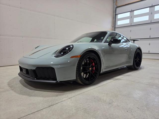 2025 Porsche 911 Carrera 4 GTS