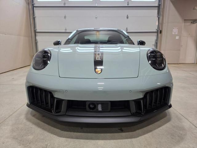 2025 Porsche 911 Carrera 4 GTS