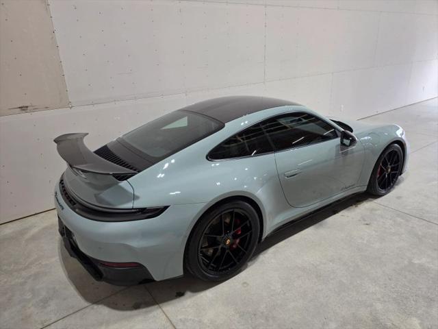 2025 Porsche 911 Carrera 4 GTS
