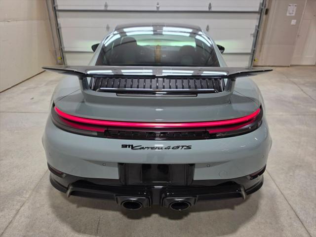 2025 Porsche 911 Carrera 4 GTS