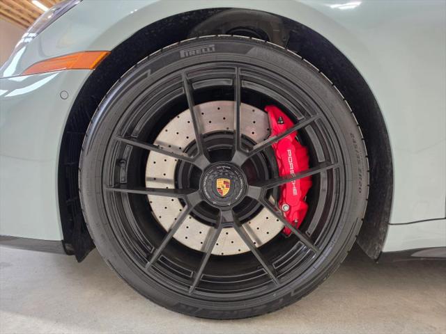 2025 Porsche 911 Carrera 4 GTS