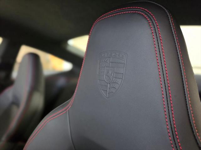 2025 Porsche 911 Carrera 4 GTS