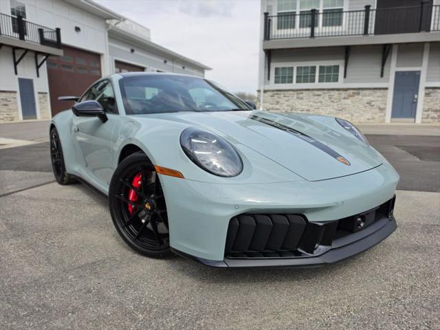 2025 Porsche 911 Carrera 4 GTS