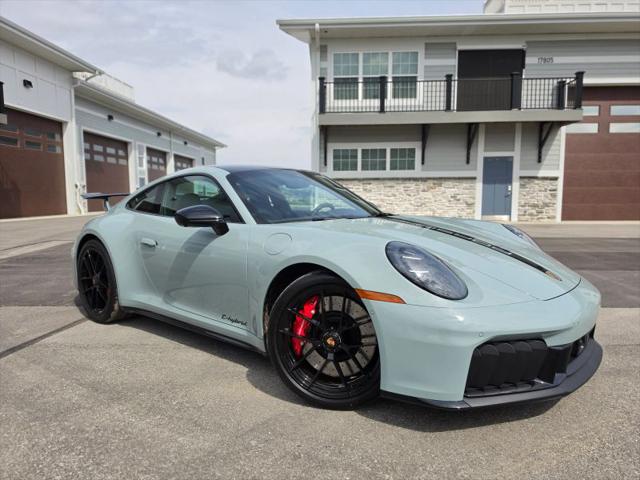 2025 Porsche 911 Carrera 4 GTS