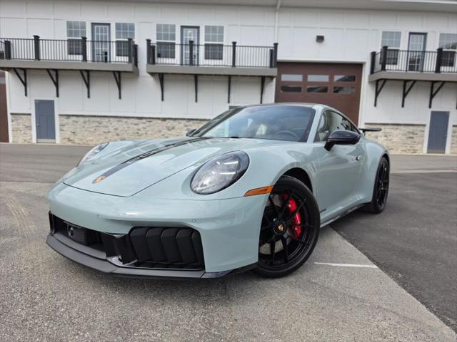 2025 Porsche 911 Carrera 4 GTS