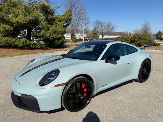 2025 Porsche 911 Carrera 4 GTS