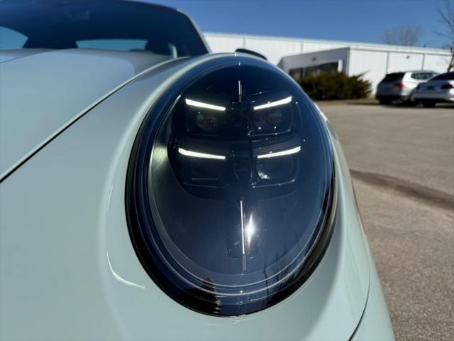 2025 Porsche 911 Carrera 4 GTS