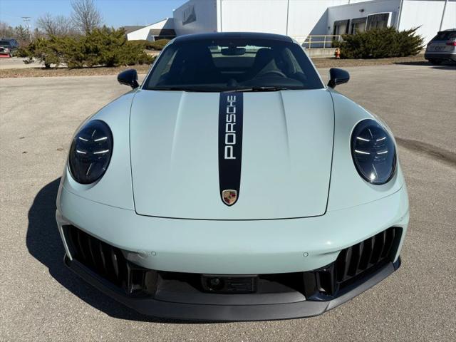 2025 Porsche 911 Carrera 4 GTS
