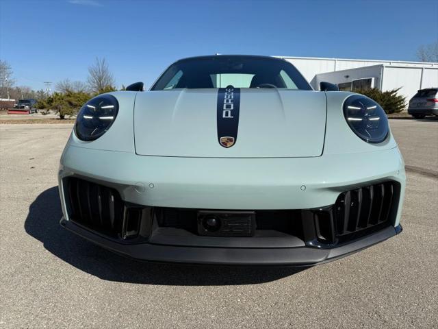 2025 Porsche 911 Carrera 4 GTS