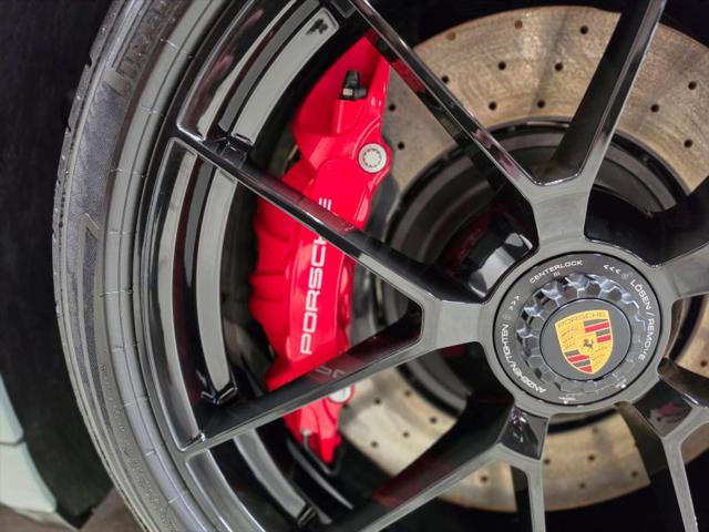 2025 Porsche 911 Carrera 4 GTS
