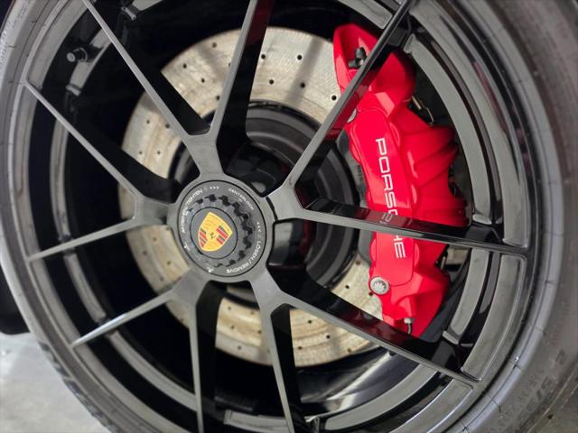 2025 Porsche 911 Carrera 4 GTS