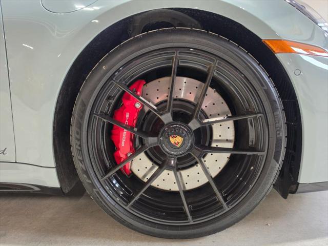 2025 Porsche 911 Carrera 4 GTS