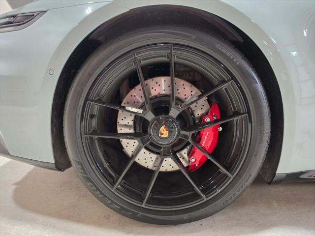 2025 Porsche 911 Carrera 4 GTS
