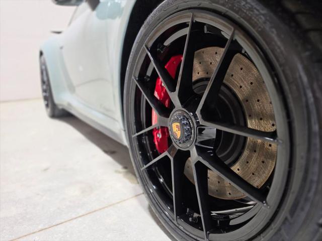 2025 Porsche 911 Carrera 4 GTS