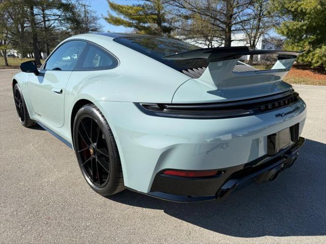 2025 Porsche 911 Carrera 4 GTS