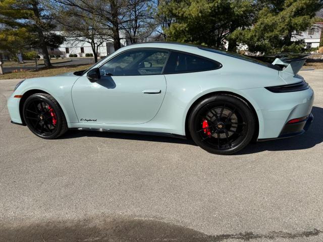 2025 Porsche 911 Carrera 4 GTS