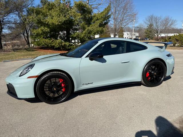 2025 Porsche 911 Carrera 4 GTS