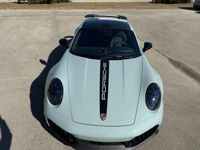 2025 Porsche 911 Carrera 4 GTS