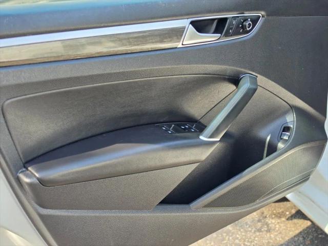2016 Volkswagen Passat 1.8T SEL