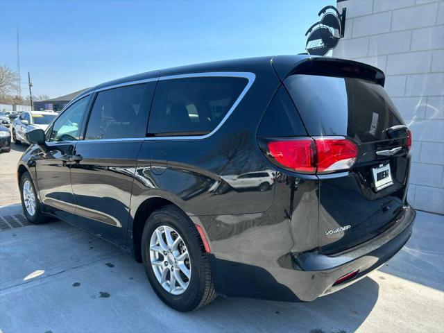 2022 Chrysler Voyager LX