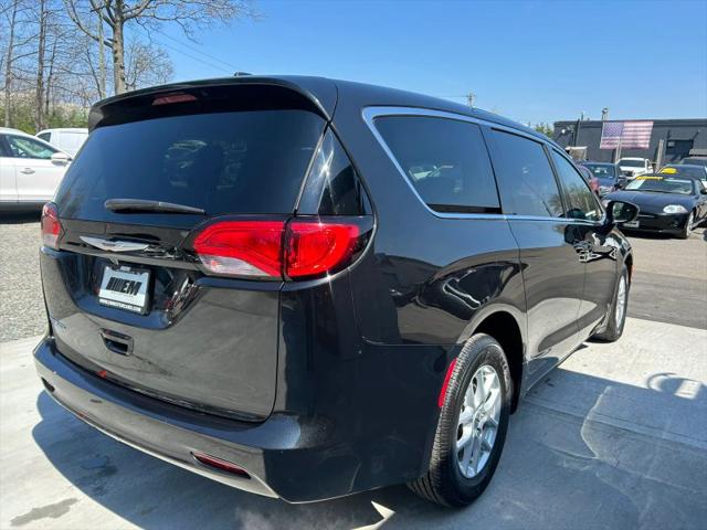 2022 Chrysler Voyager LX