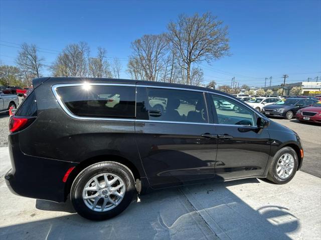 2022 Chrysler Voyager LX