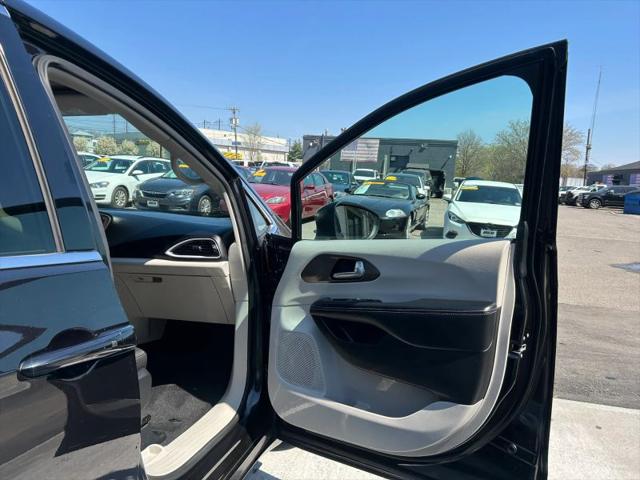 2022 Chrysler Voyager LX