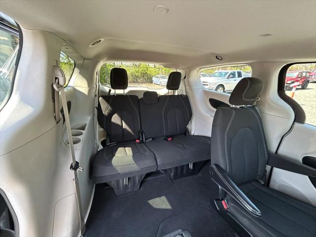 2022 Chrysler Voyager LX