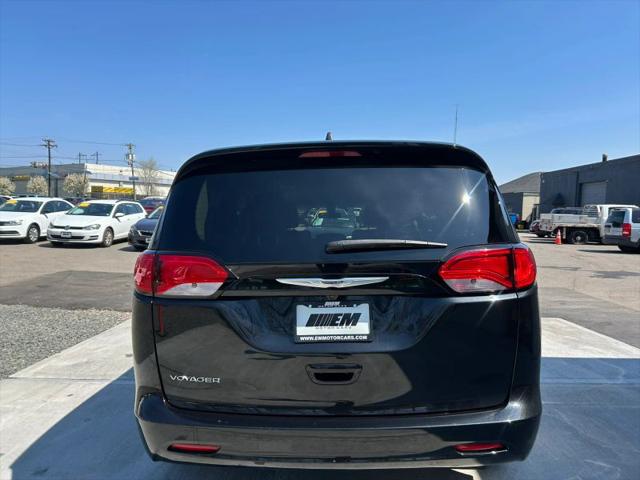 2022 Chrysler Voyager LX