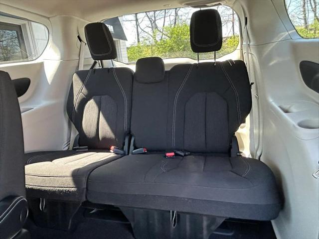 2022 Chrysler Voyager LX