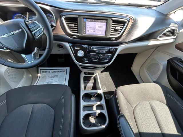 2022 Chrysler Voyager LX