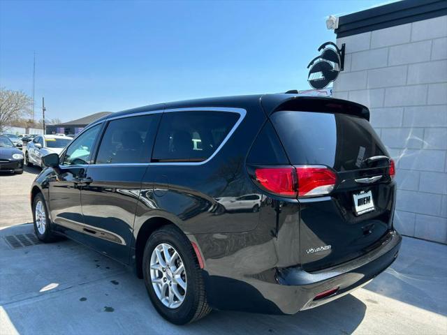 2022 Chrysler Voyager LX