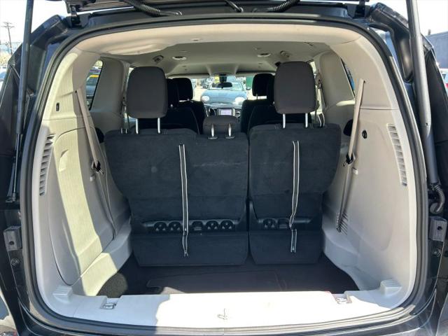 2022 Chrysler Voyager LX