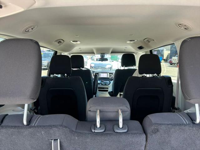 2022 Chrysler Voyager LX
